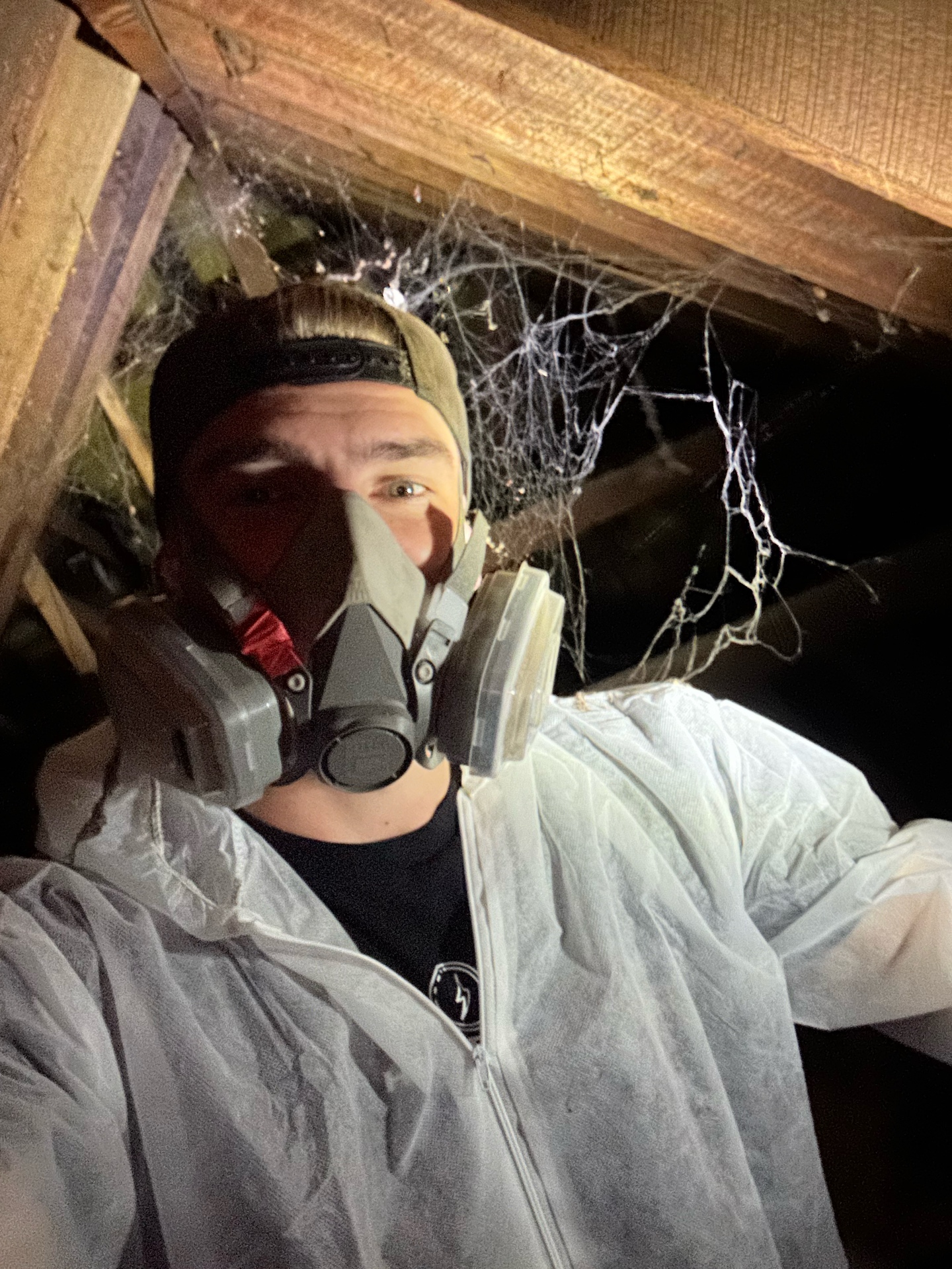 Licensed electrician at work Melbourne